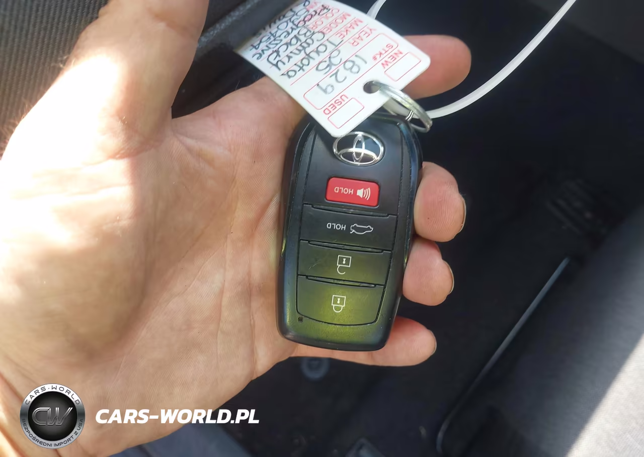 2025 Toyota Camry Le VIN:4T1DAACK6SU520454 - 11