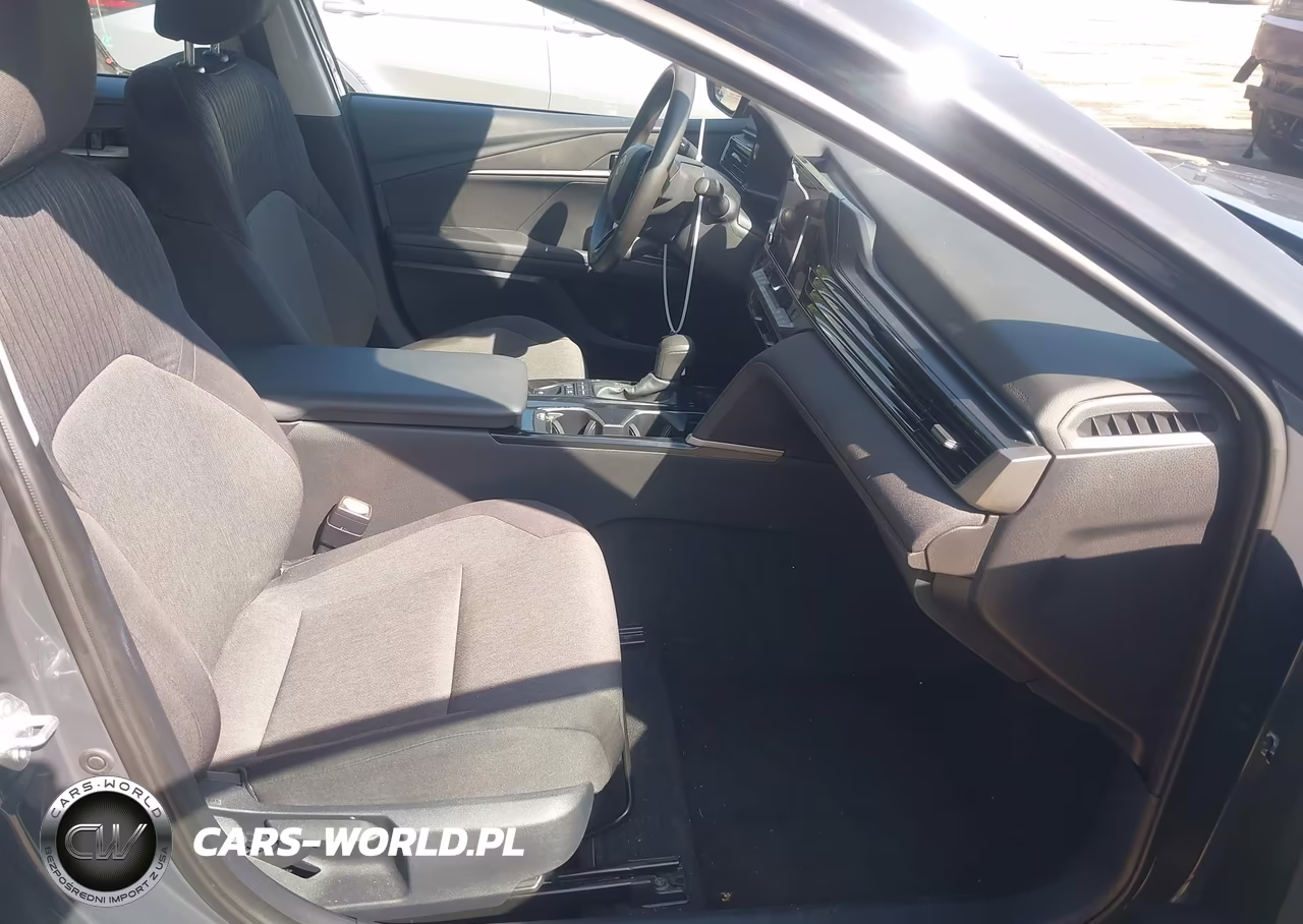 2025 Toyota Camry Le VIN:4T1DAACK6SU520454 - 5