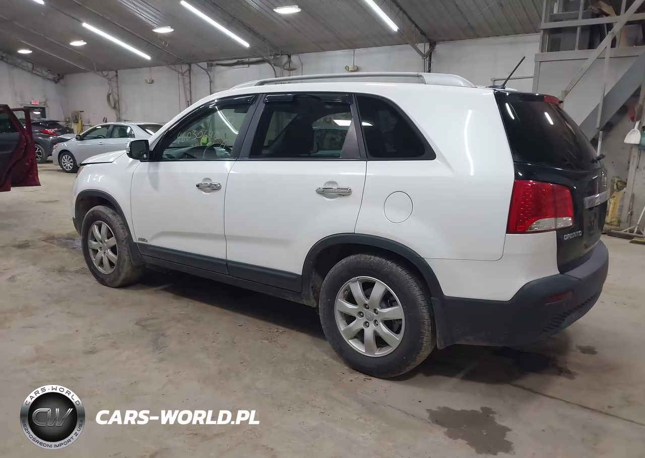 2012 Kia Sorento Lx VIN:5XYKTDA68CG261823 - 3
