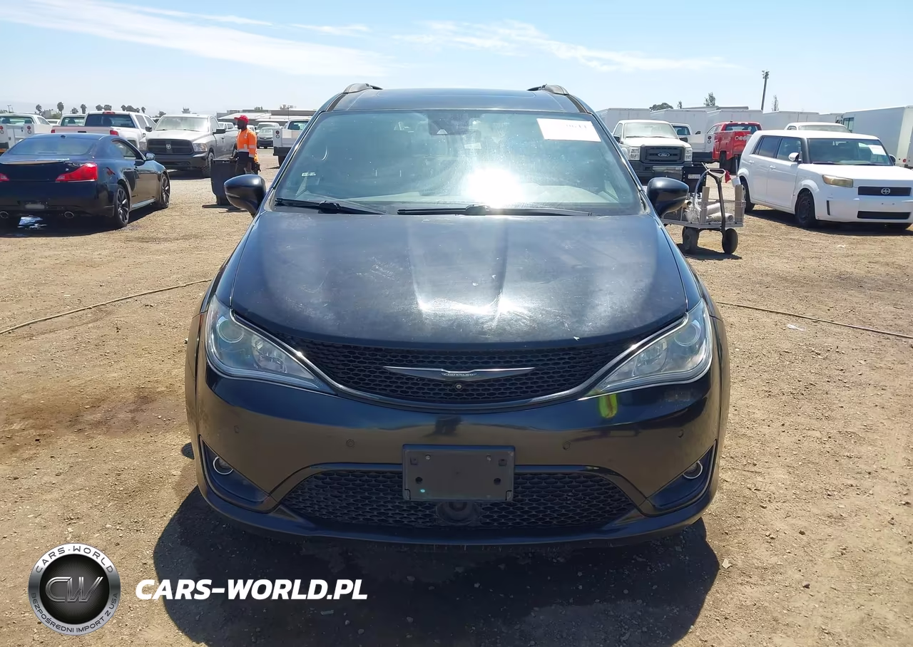 2018 Chrysler Pacifica Limited VIN:2C4RC1GG4JR261937 - 12