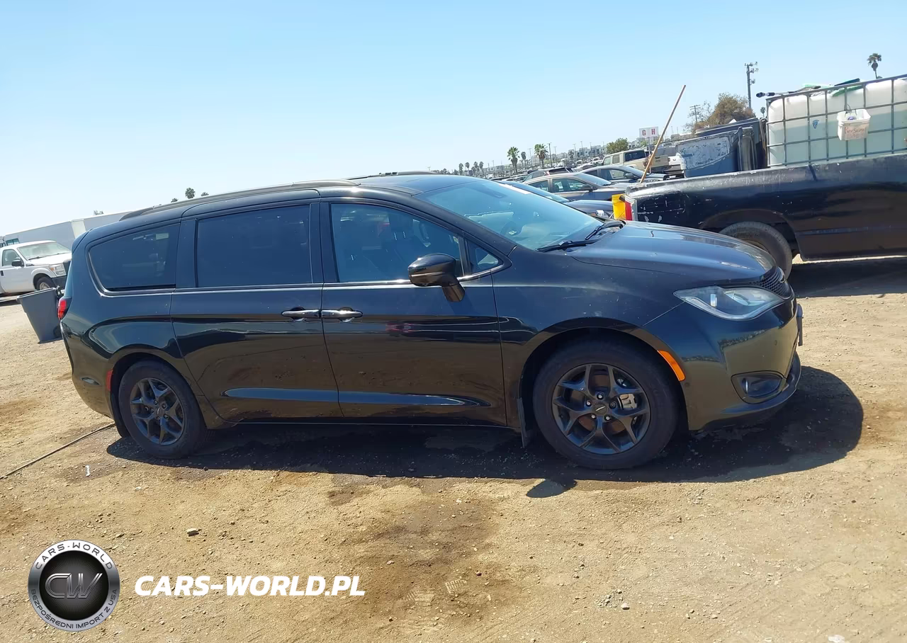 2018 Chrysler Pacifica Limited VIN:2C4RC1GG4JR261937 - 13