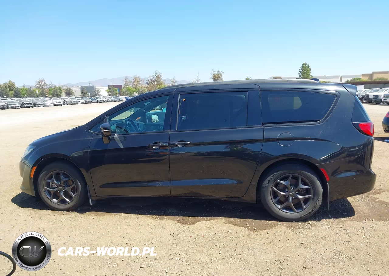 2018 Chrysler Pacifica Limited VIN:2C4RC1GG4JR261937 - 14