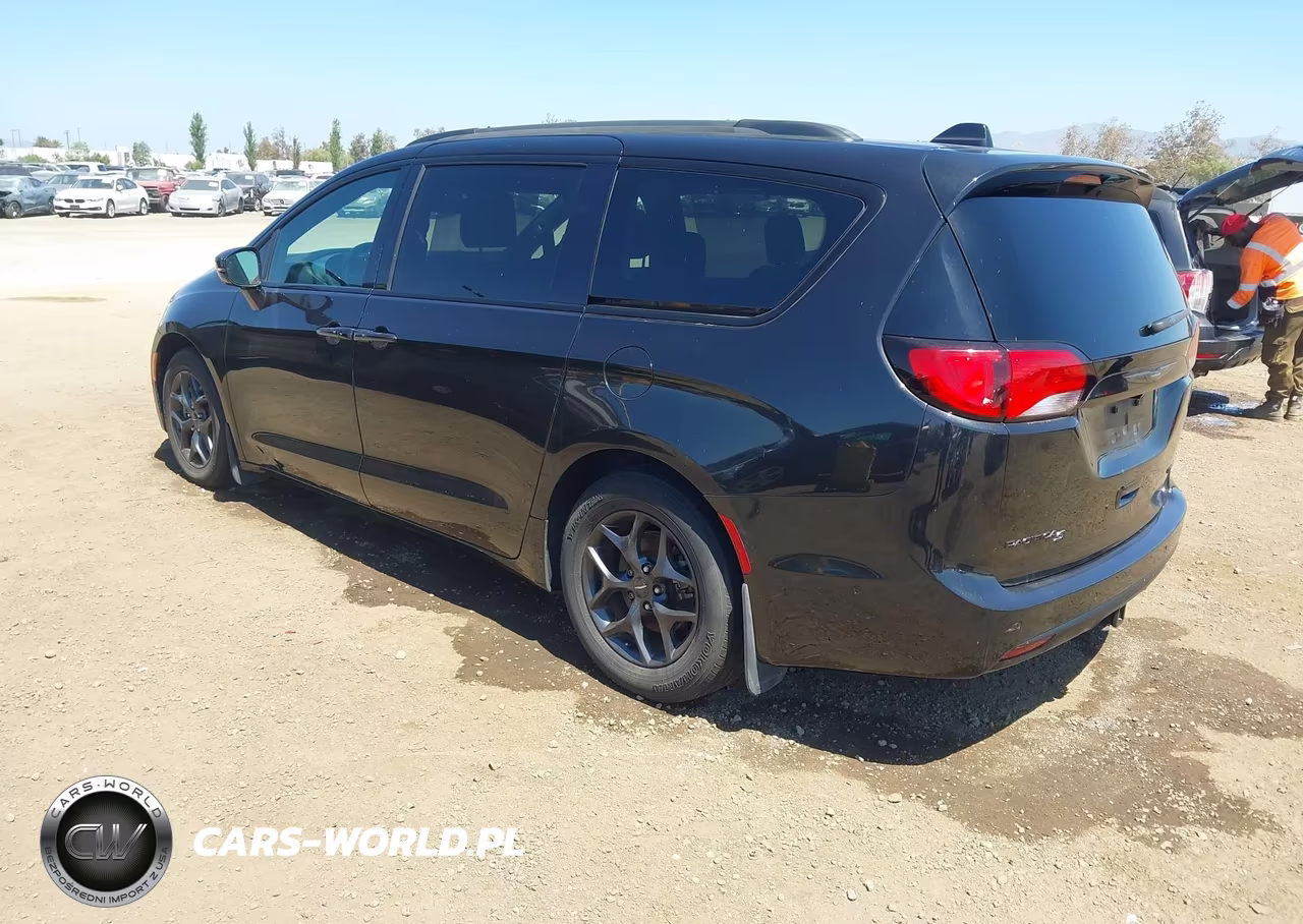 2018 Chrysler Pacifica Limited VIN:2C4RC1GG4JR261937 - 3