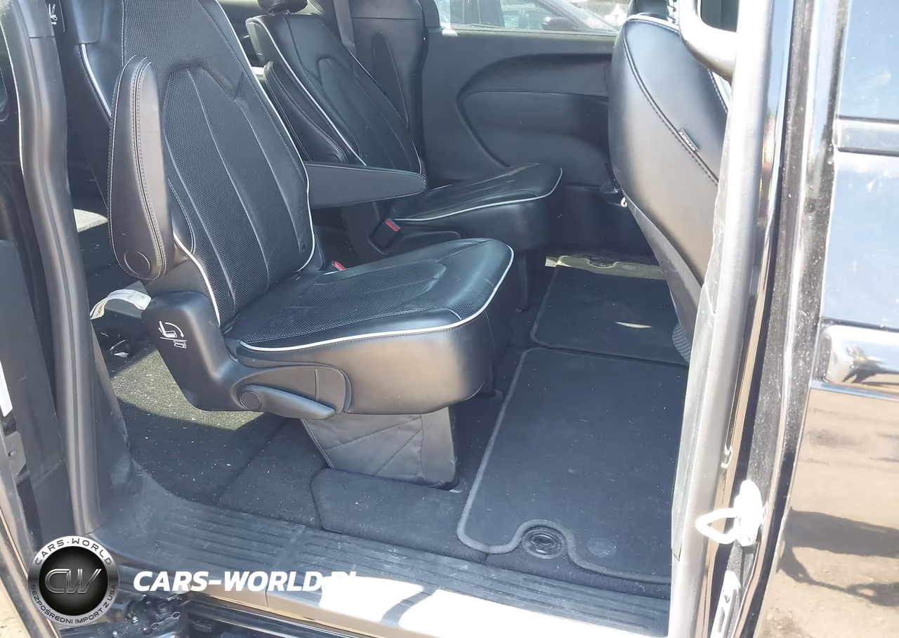 2018 Chrysler Pacifica Limited VIN:2C4RC1GG4JR261937 - 8