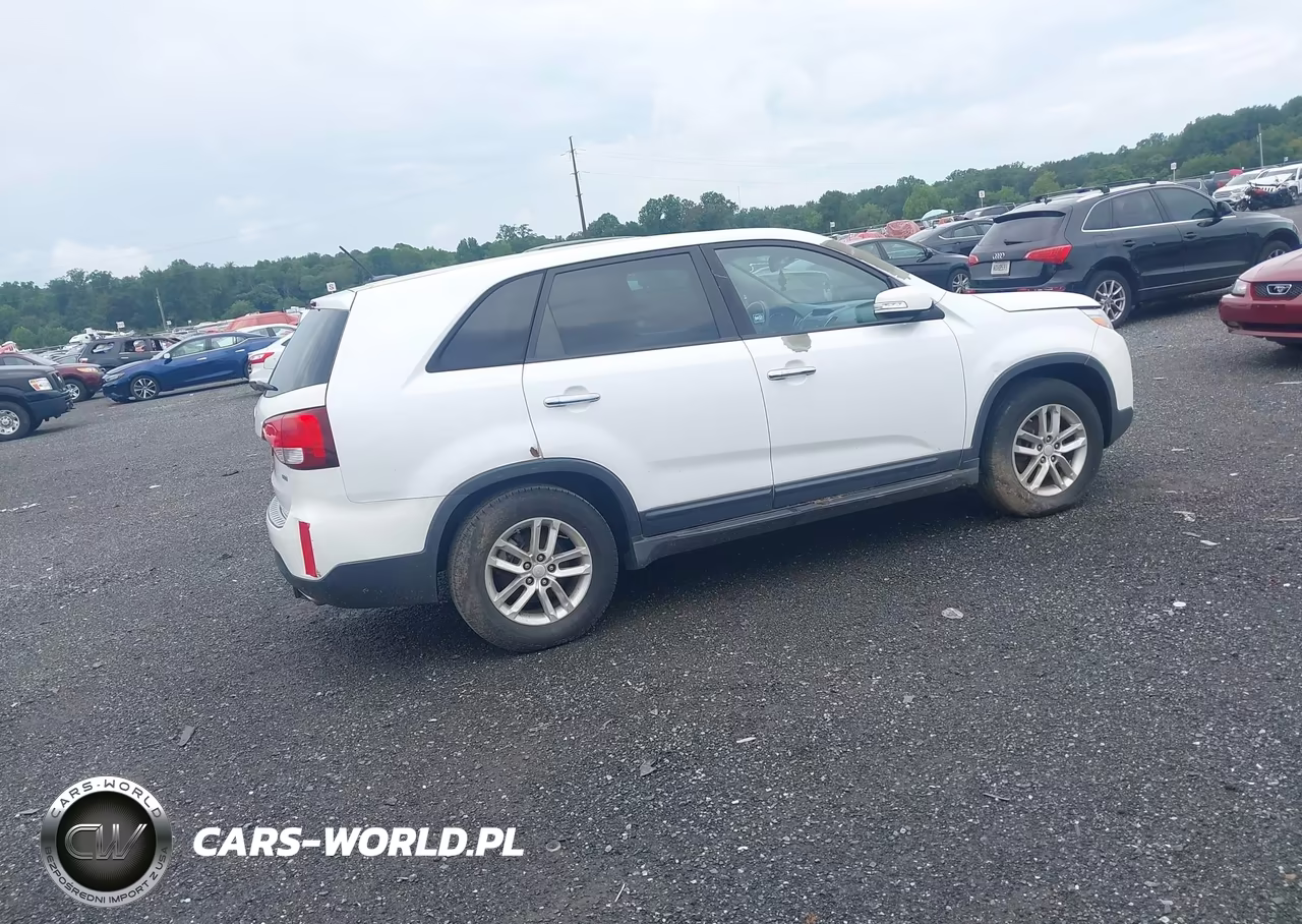 2015 Kia Sorento Lx VIN:5XYKT3A68FG629111 - 4