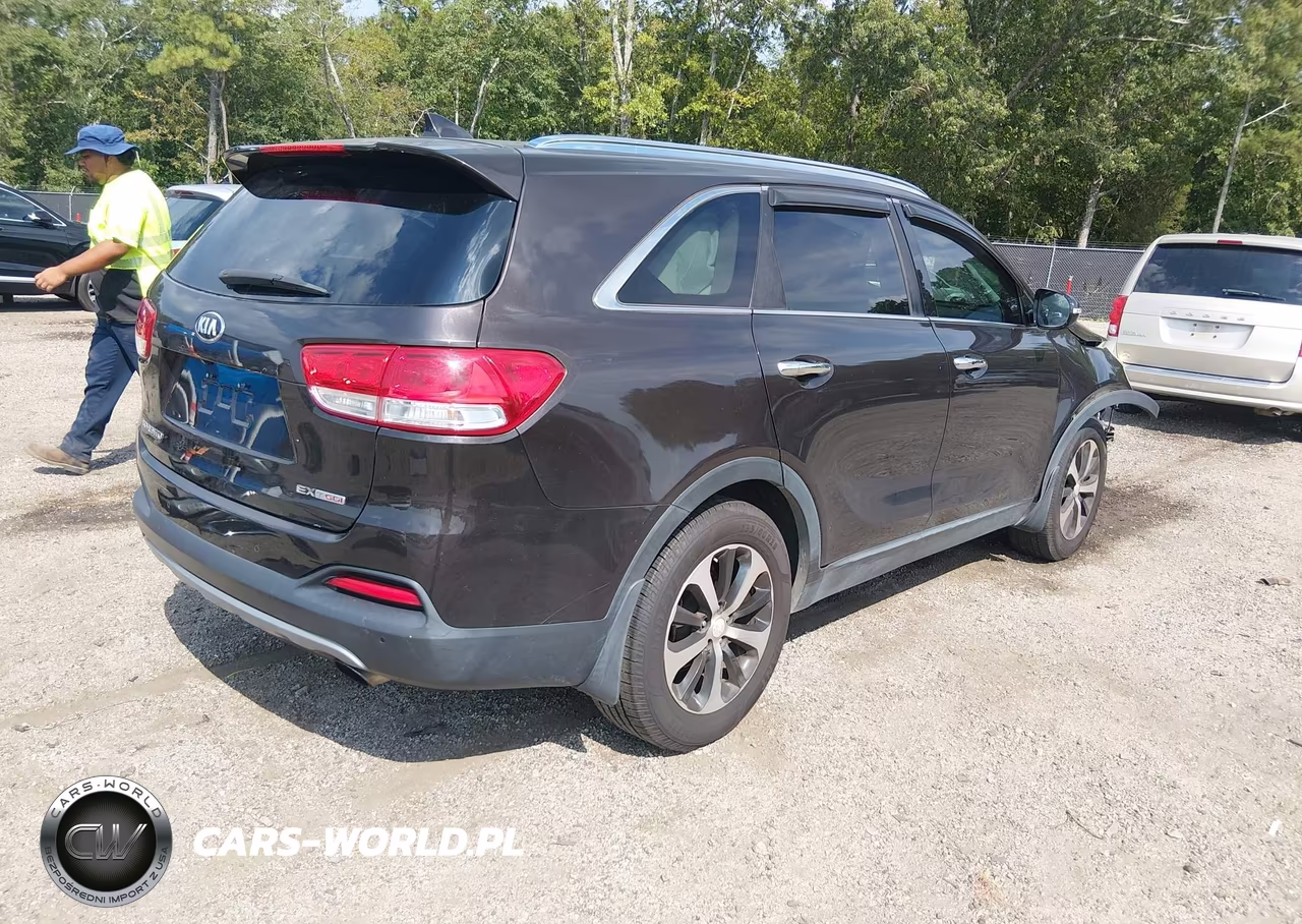 2018 Kia Sorento 2.0T Ex VIN:5XYPH4A17JG362652 - 4