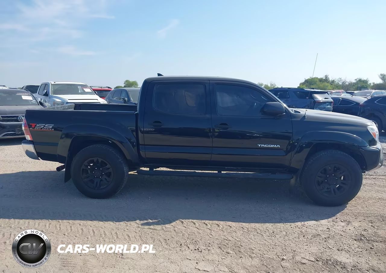 2015 Toyota Tacoma Base V6 VIN:5TFLU4EN3FX138807 - 13
