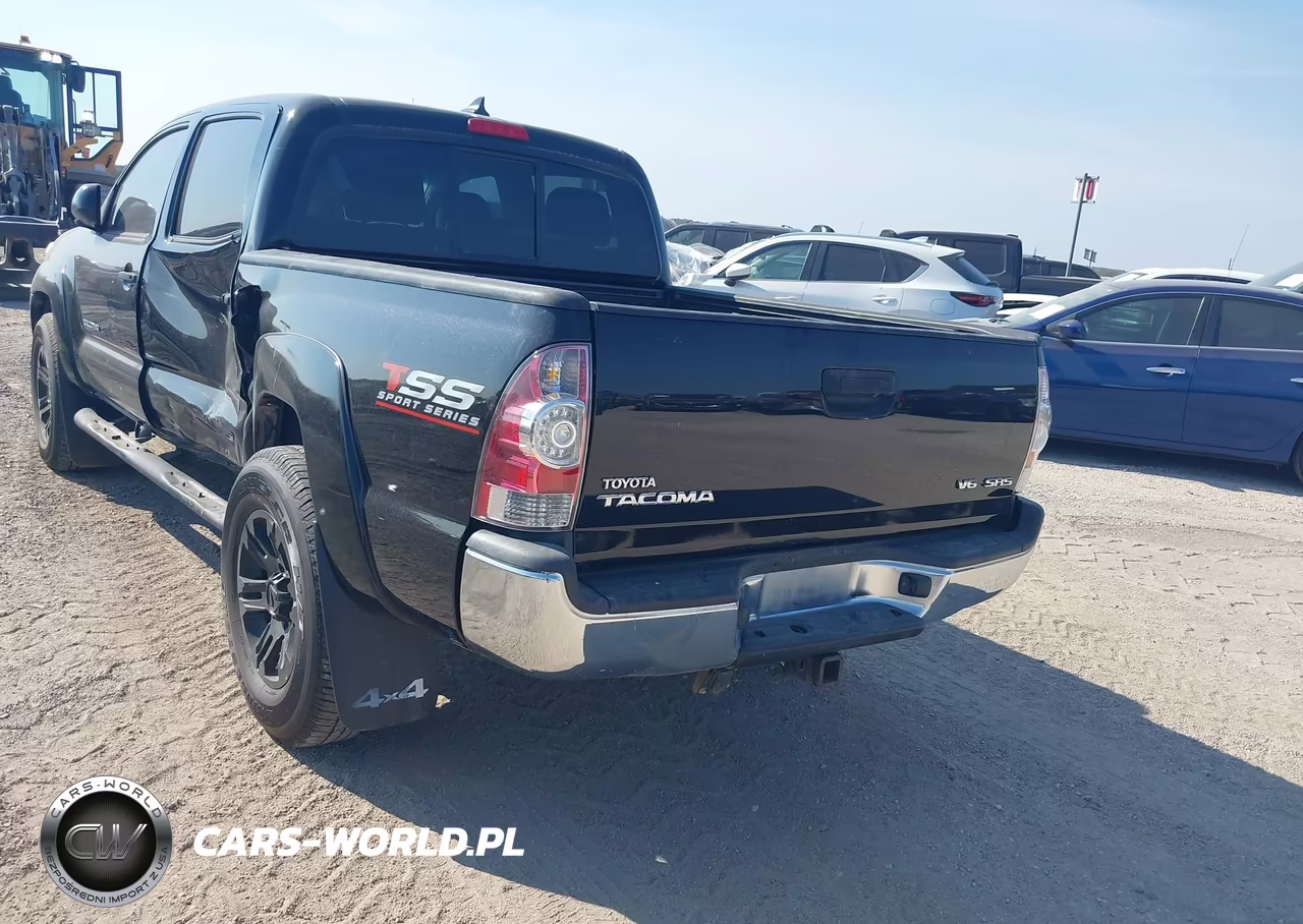 2015 Toyota Tacoma Base V6 VIN:5TFLU4EN3FX138807 - 3