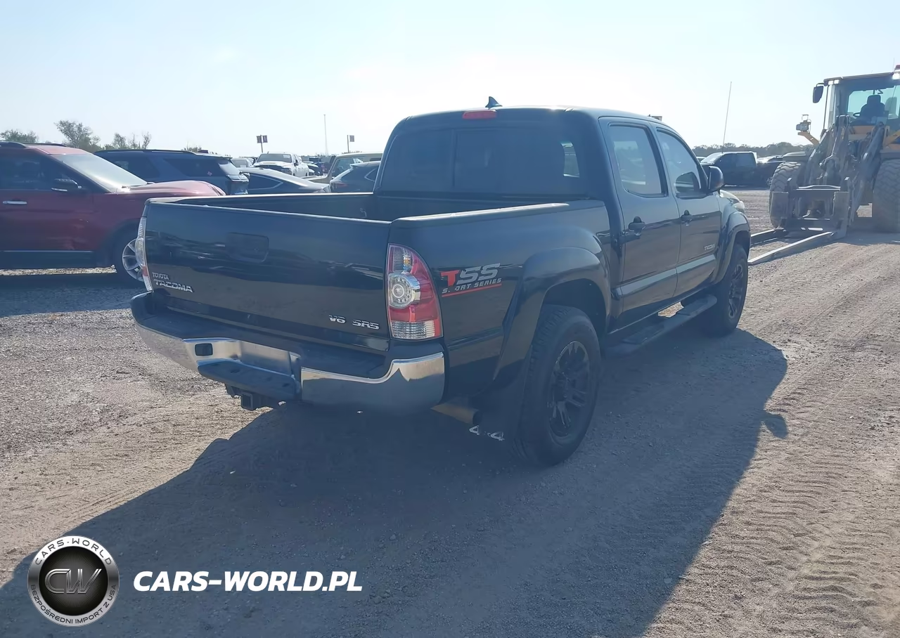 2015 Toyota Tacoma Base V6 VIN:5TFLU4EN3FX138807 - 4