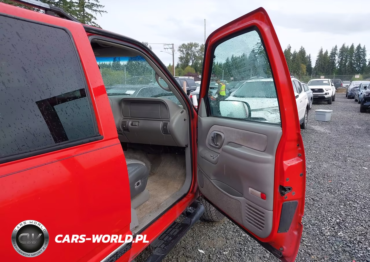 2000 Chevrolet Tahoe Z71 VIN:1GNEK13R7YR172363 - 5
