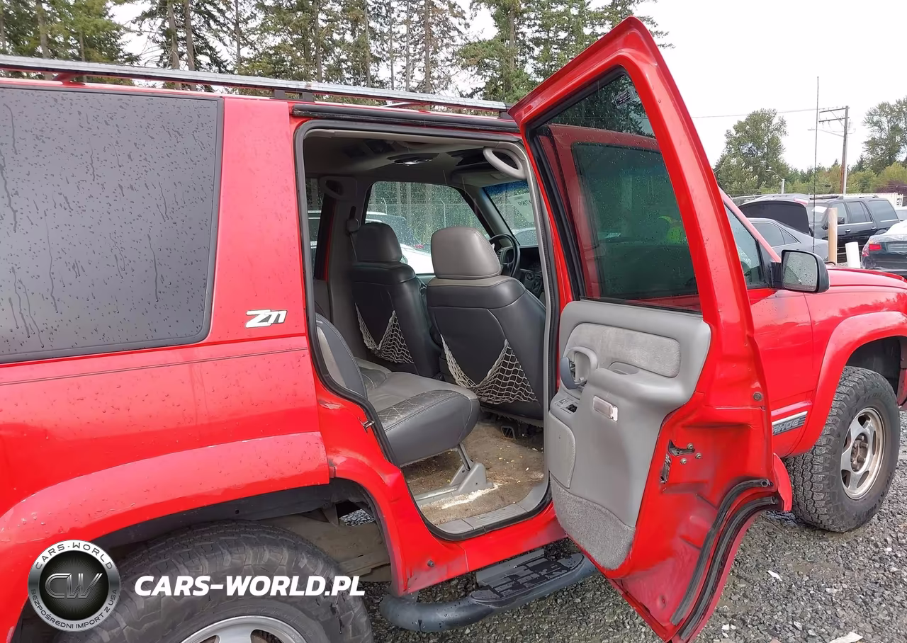 2000 Chevrolet Tahoe Z71 VIN:1GNEK13R7YR172363 - 8