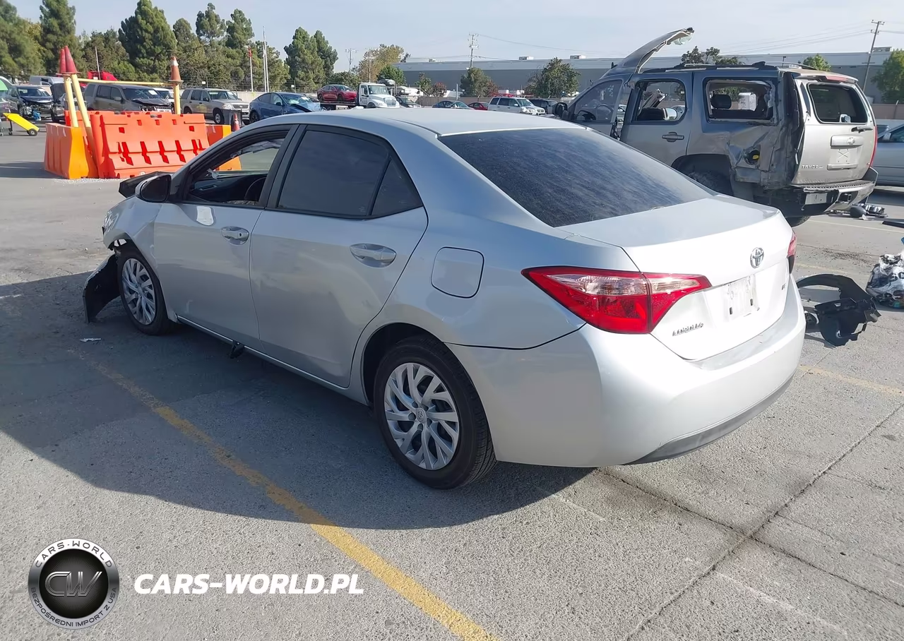 2017 Toyota Corolla Le VIN:2T1BURHE9HC788859 - 3