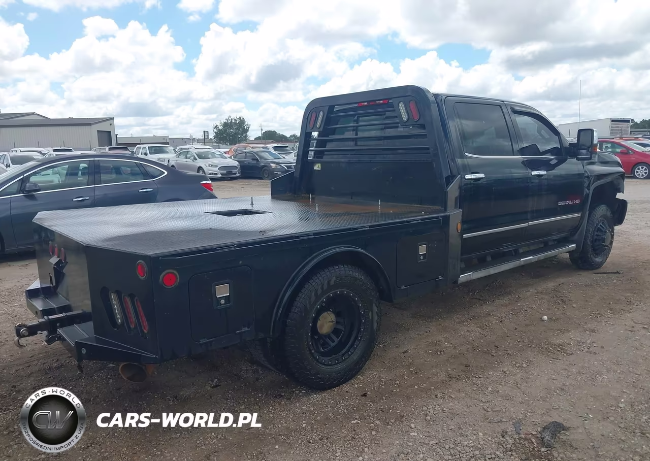 2019 GMC Sierra K3500 Denali VIN:1GT42WEY5KF268927 - 4