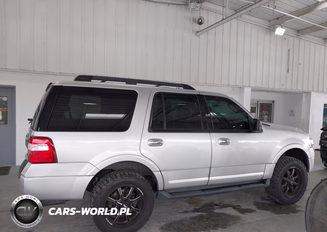 2015 Ford Expedition Xlt VIN:1FMJU1HT2FEF31026 - 13