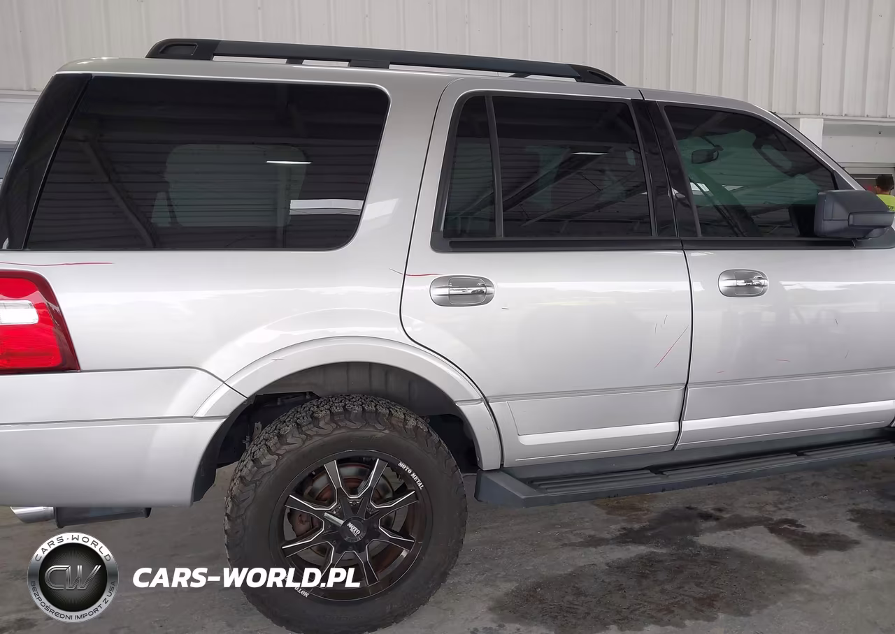 2015 Ford Expedition Xlt VIN:1FMJU1HT2FEF31026 - 17