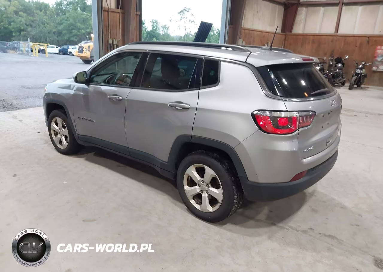 2017 Jeep New Compass Latitude 4X4 VIN:3C4NJDBB2HT660399 - 3