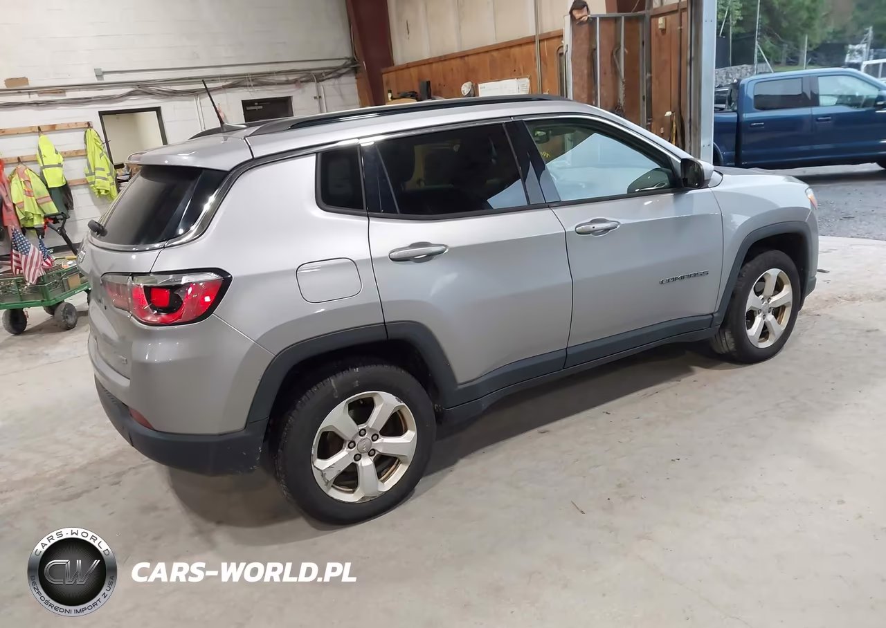 2017 Jeep New Compass Latitude 4X4 VIN:3C4NJDBB2HT660399 - 4