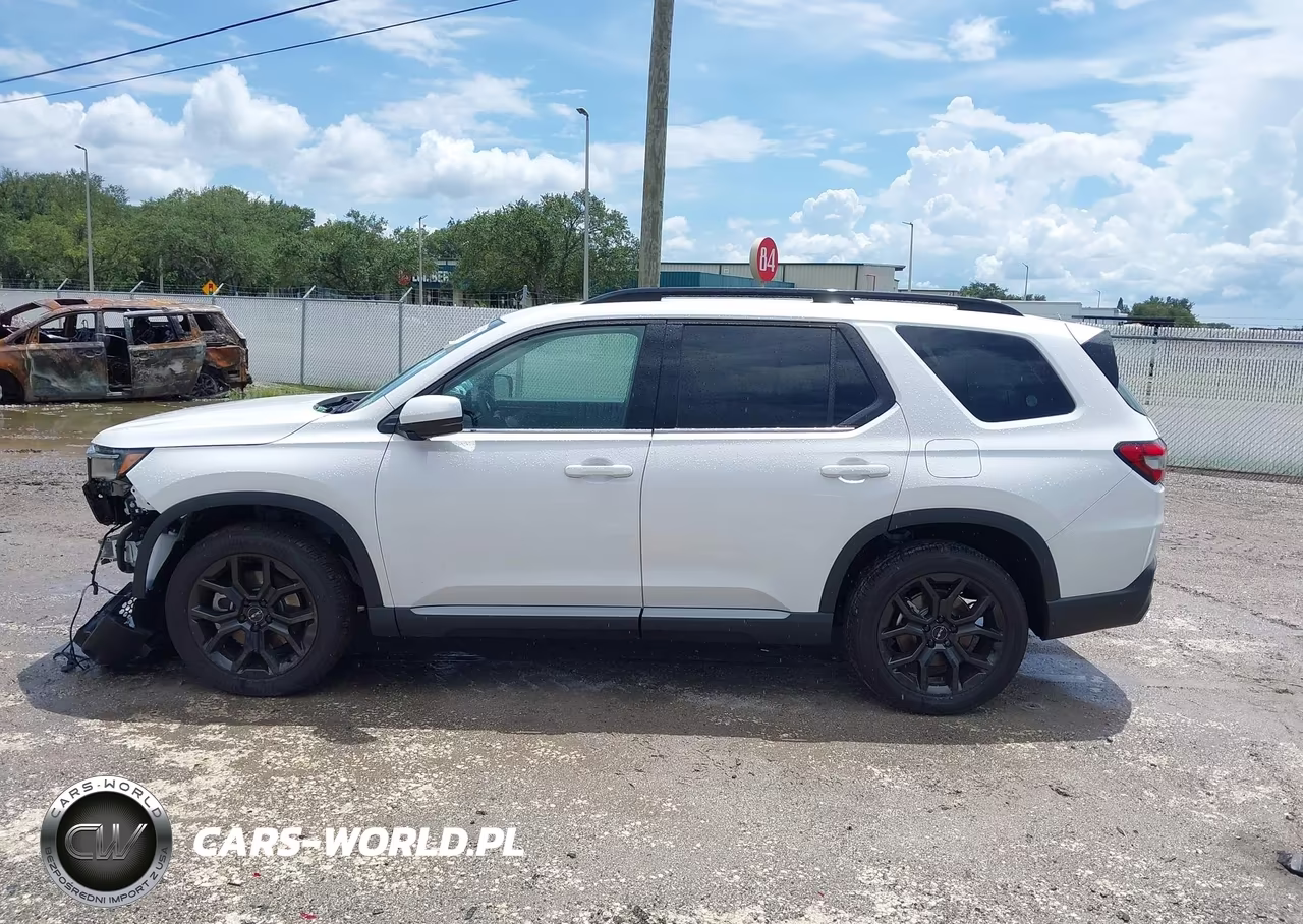 2025 Honda Pilot Touring VIN:5FNYG1H77SB178871 - 15