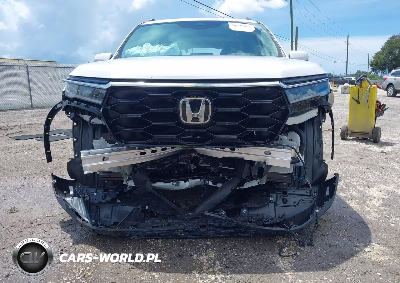 2025 Honda Pilot Touring VIN:5FNYG1H77SB178871 - 6