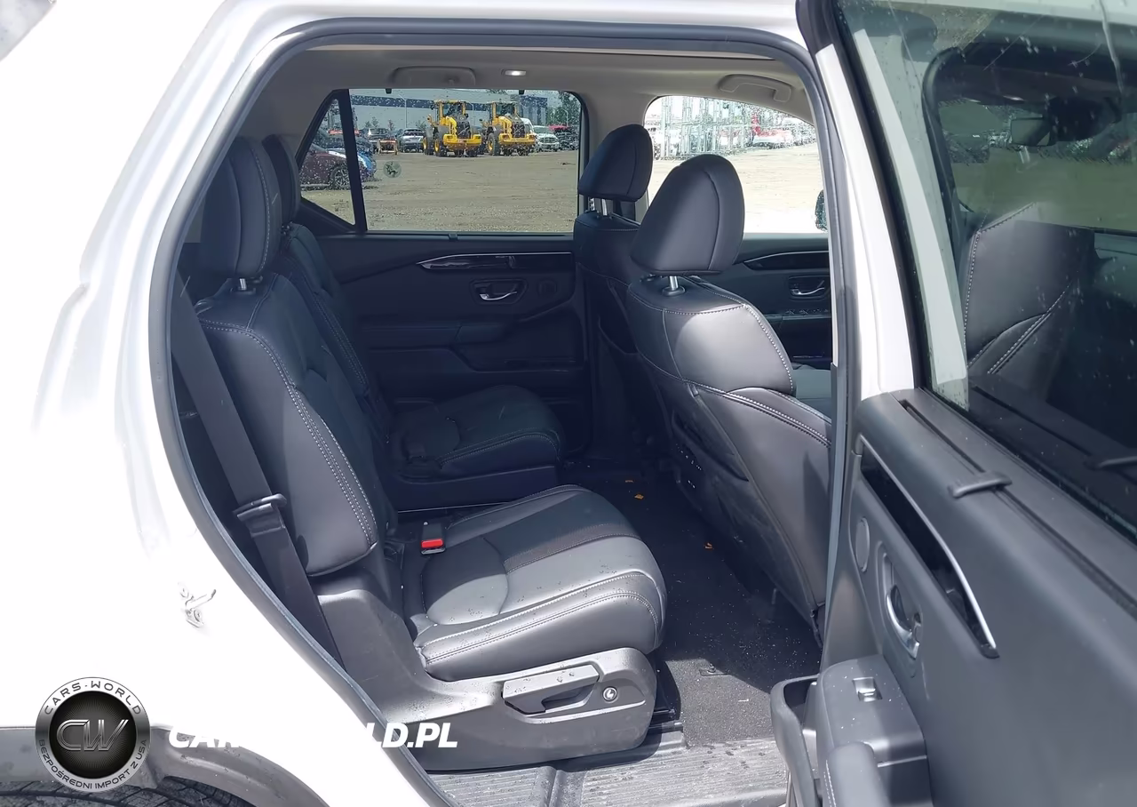 2025 Honda Pilot Touring VIN:5FNYG1H77SB178871 - 8