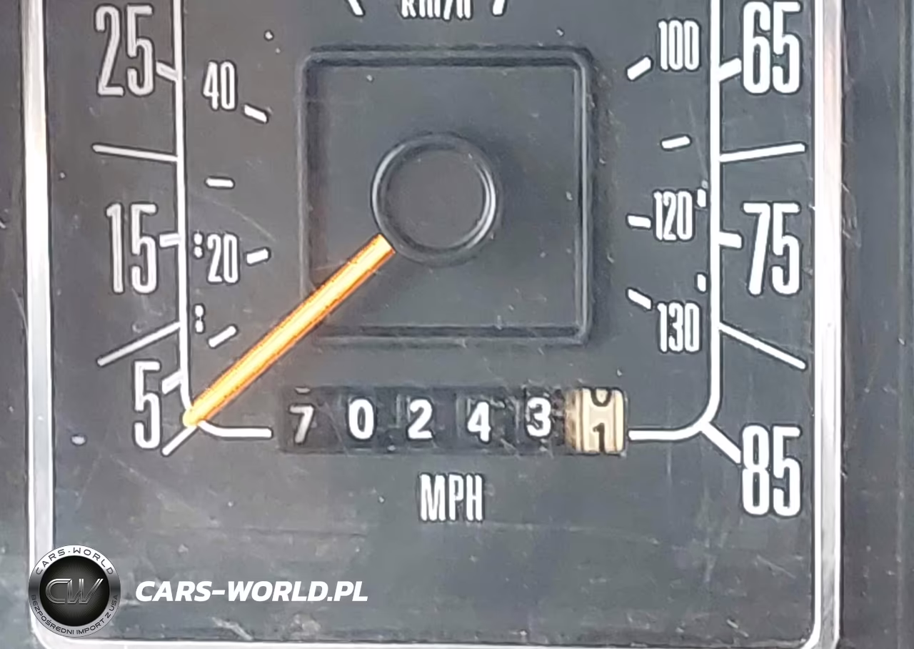 1982 Ford Econoline E350 Cutaway Van VIN:1FDJE37L3CHB21615 - 5