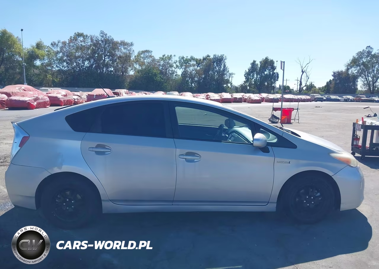 2014 Toyota Prius Three VIN:JTDKN3DU6E1755339 - 13