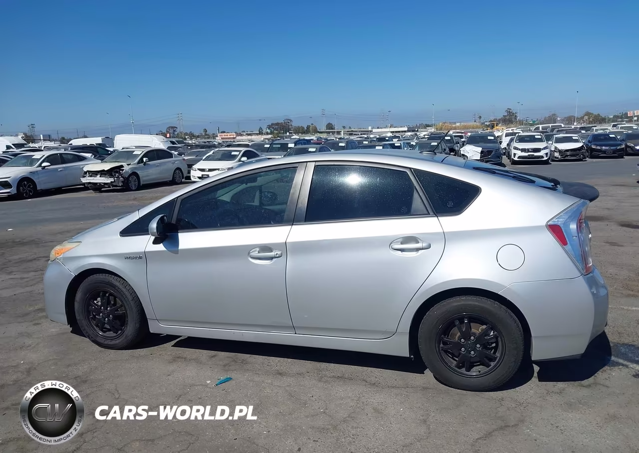 2014 Toyota Prius Three VIN:JTDKN3DU6E1755339 - 14