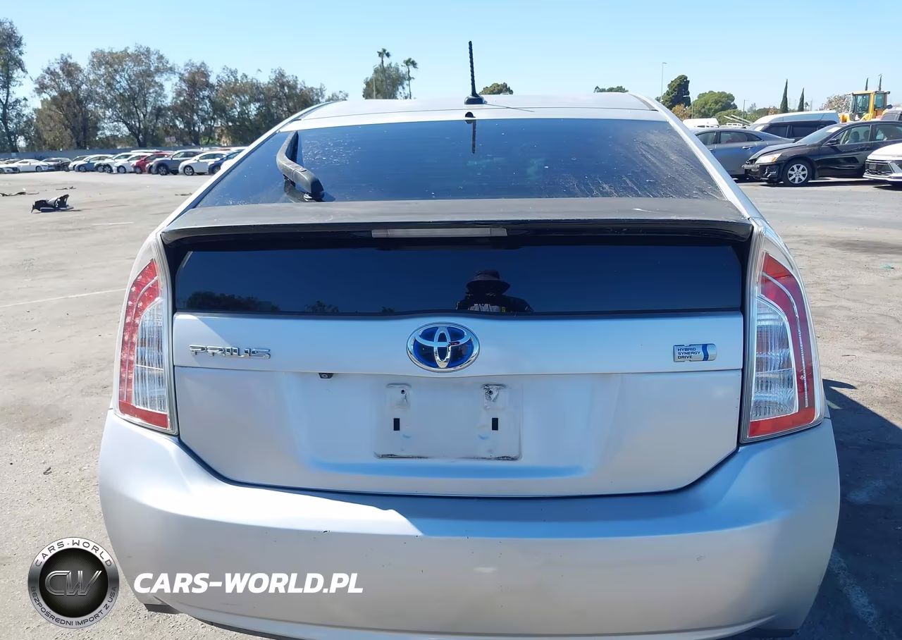 2014 Toyota Prius Three VIN:JTDKN3DU6E1755339 - 16