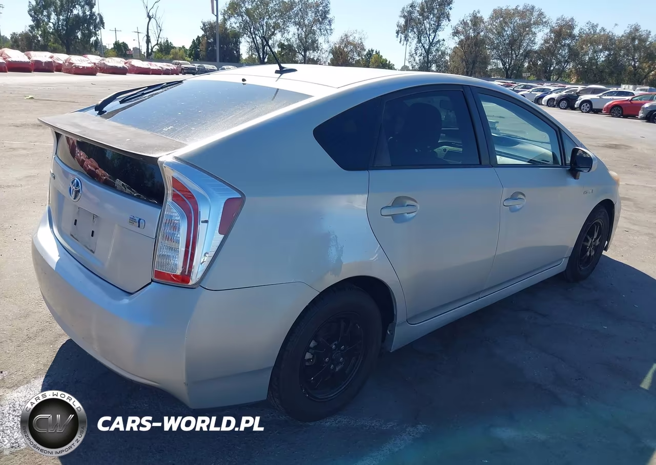 2014 Toyota Prius Three VIN:JTDKN3DU6E1755339 - 4