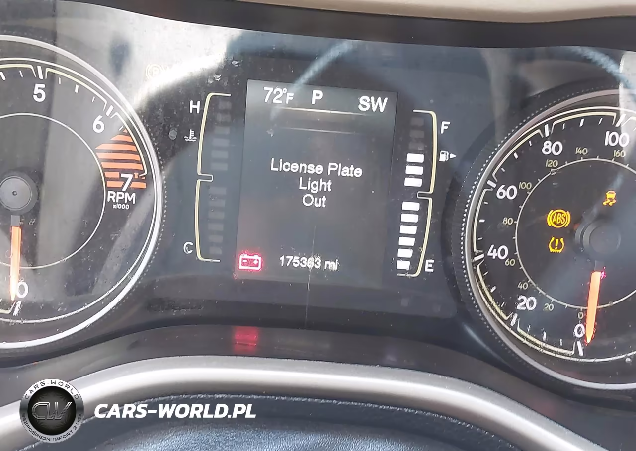 2018 Jeep Cherokee Latitude 4X4 VIN:1C4PJMCB6JD503042 - 15