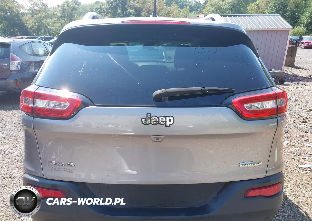 2018 Jeep Cherokee Latitude 4X4 VIN:1C4PJMCB6JD503042 - 16