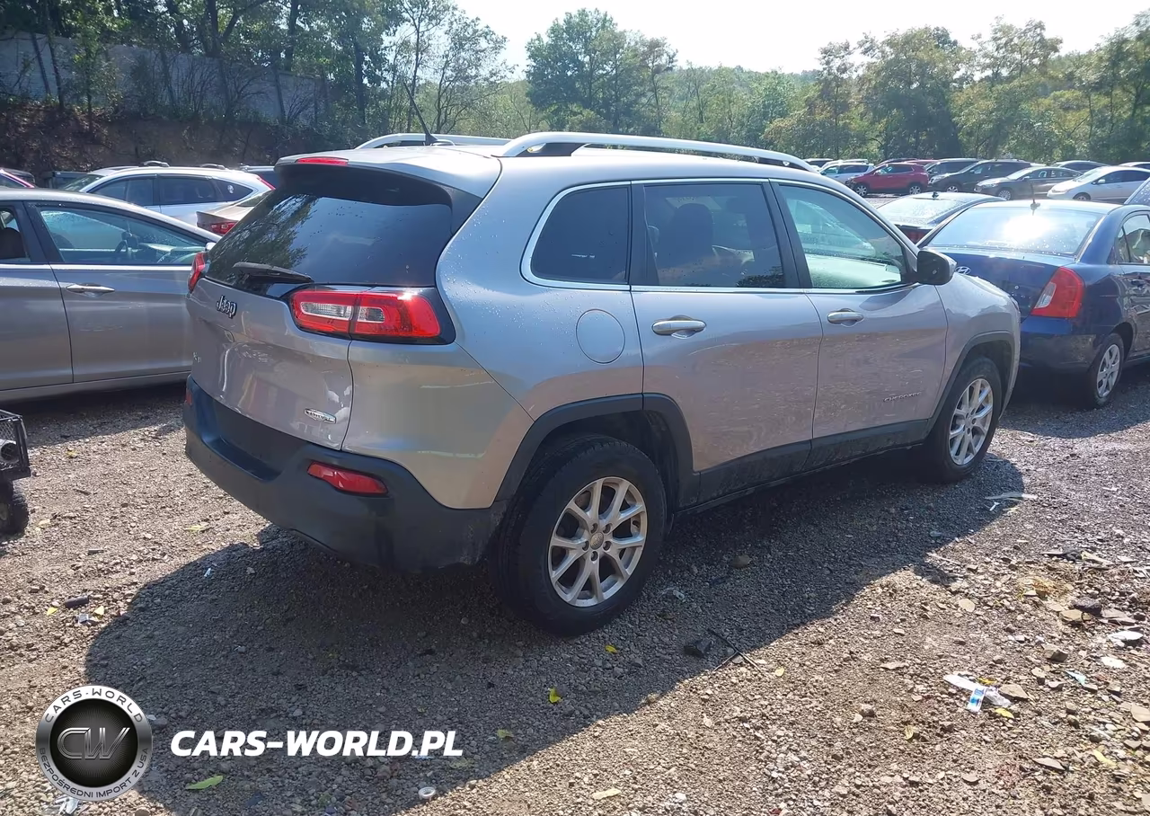 2018 Jeep Cherokee Latitude 4X4 VIN:1C4PJMCB6JD503042 - 4