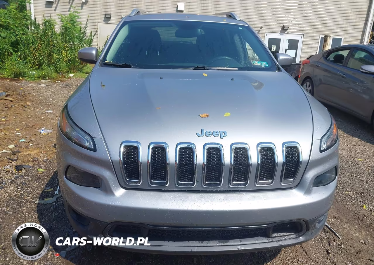 2018 Jeep Cherokee Latitude 4X4 VIN:1C4PJMCB6JD503042 - 6