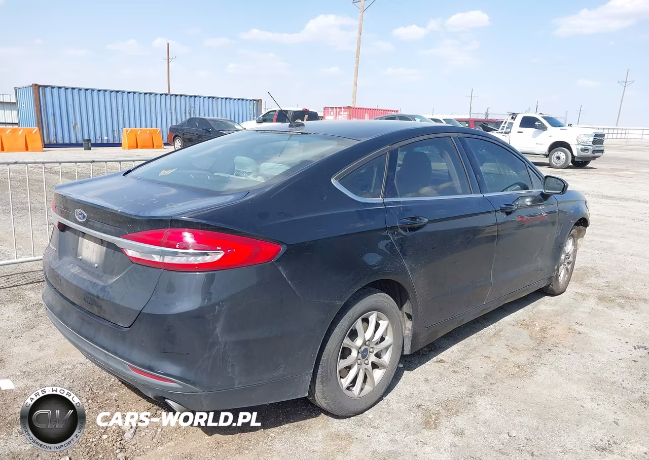 2018 Ford Fusion S VIN:3FA6P0G74JR158339 - 4