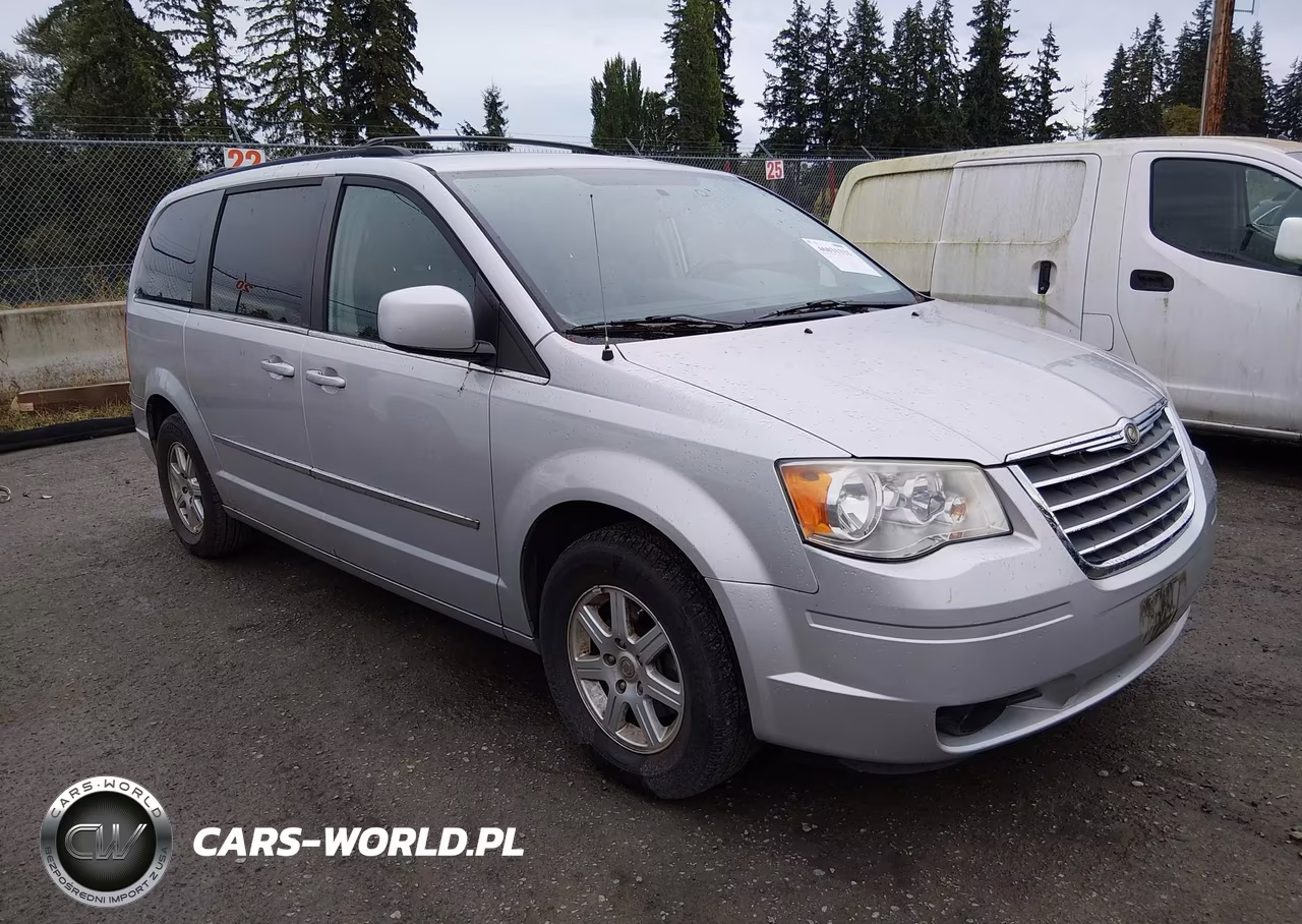 2010 Chrysler Town & Country Touring Plus – zdjęcie 1 z 16