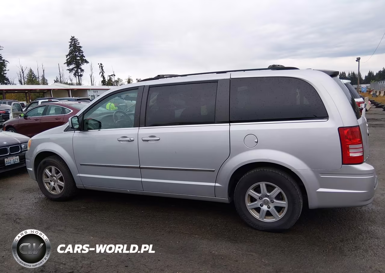 2010 Chrysler Town & Country Touring Plus VIN:2A4RR8DX2AR415650 - 13