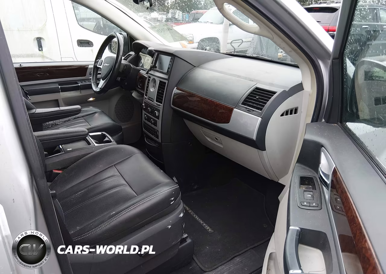 2010 Chrysler Town & Country Touring Plus VIN:2A4RR8DX2AR415650 - 5