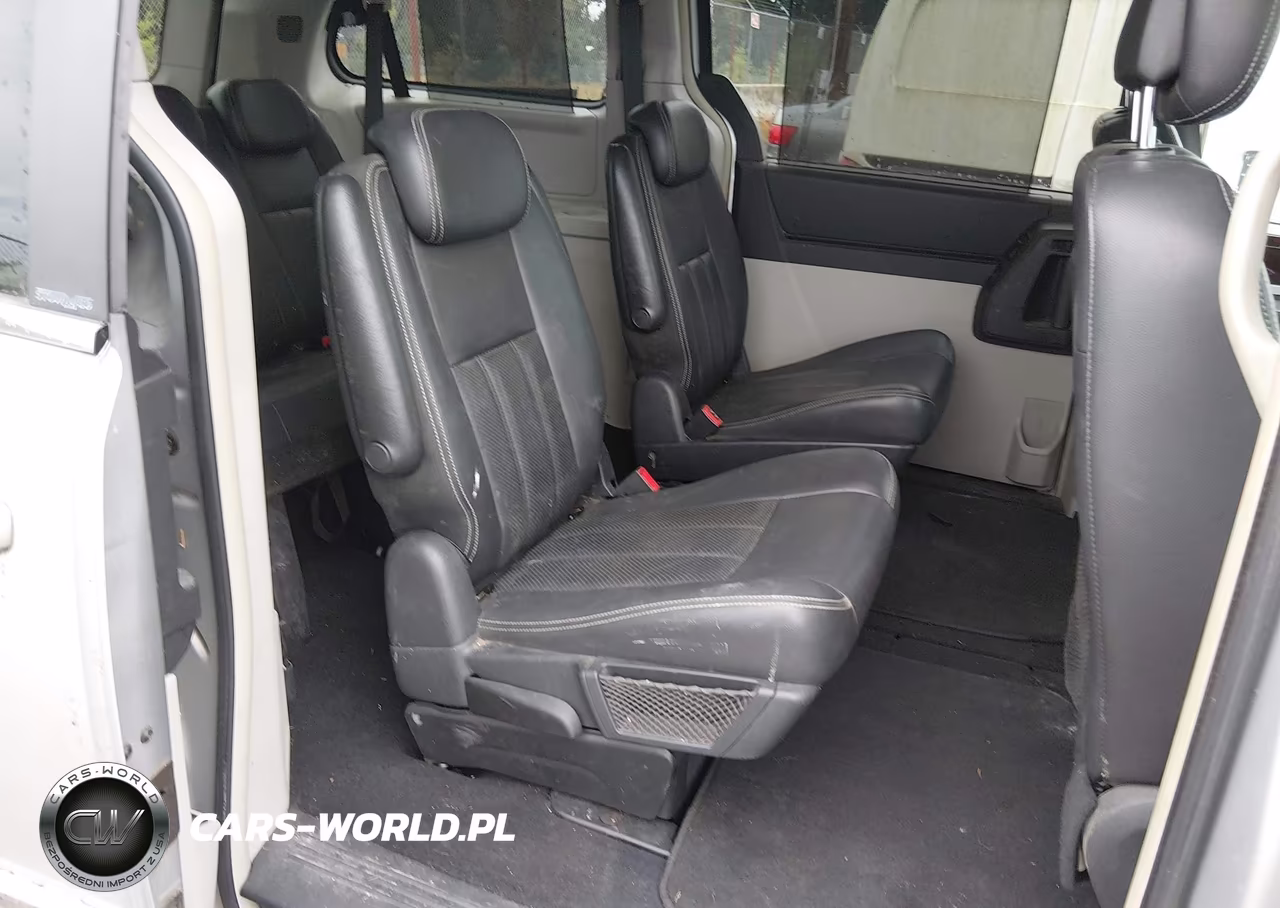 2010 Chrysler Town & Country Touring Plus VIN:2A4RR8DX2AR415650 - 8