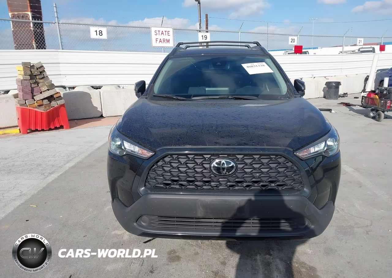 2022 Toyota Corolla Cross Le VIN:7MUBAABG6NV039045 - 13