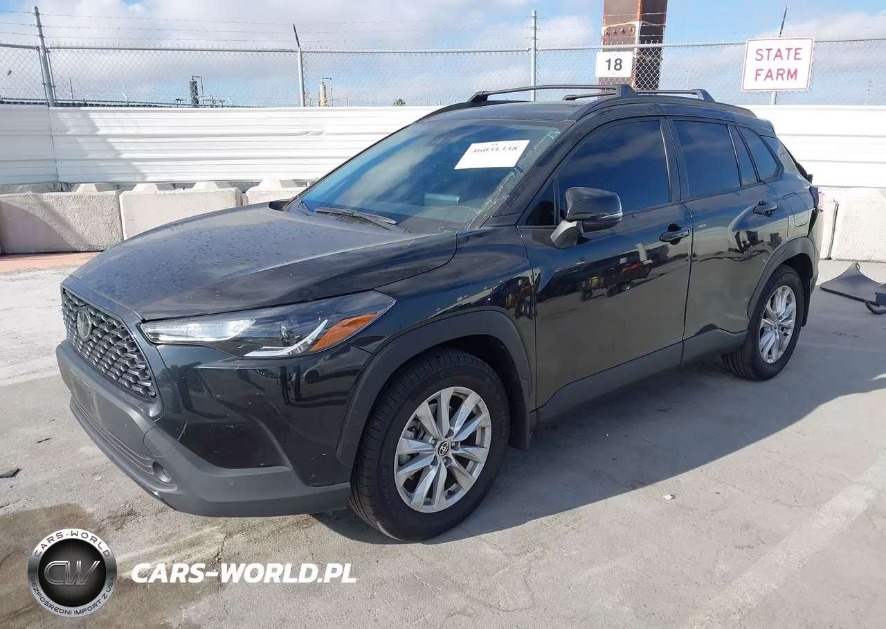 2022 Toyota Corolla Cross Le VIN:7MUBAABG6NV039045 - 2