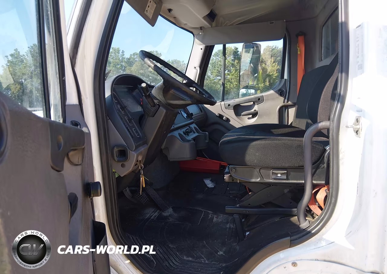 2017 Freightliner M2 106 VIN:1FVHCYCY3HHJA8555 - 7