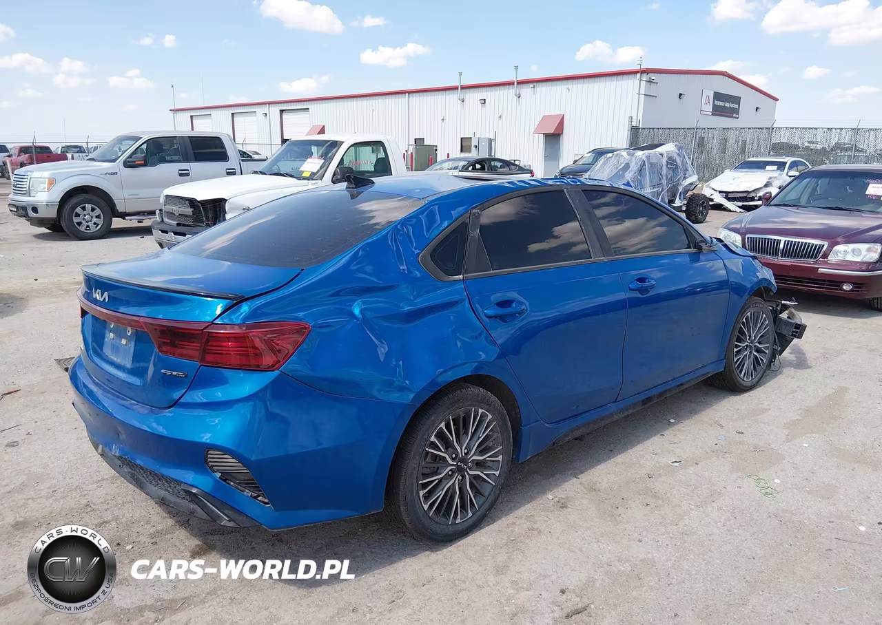 2022 Kia Forte Gt-Line VIN:3KPF54AD2NE491612 - 4