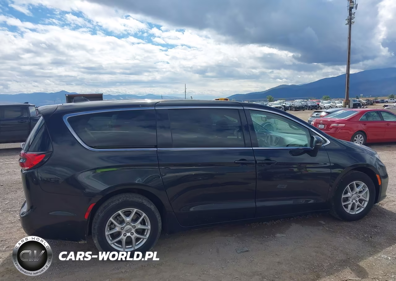 2023 Chrysler Pacifica Touring L VIN:2C4RC1BG4PR627184 - 13