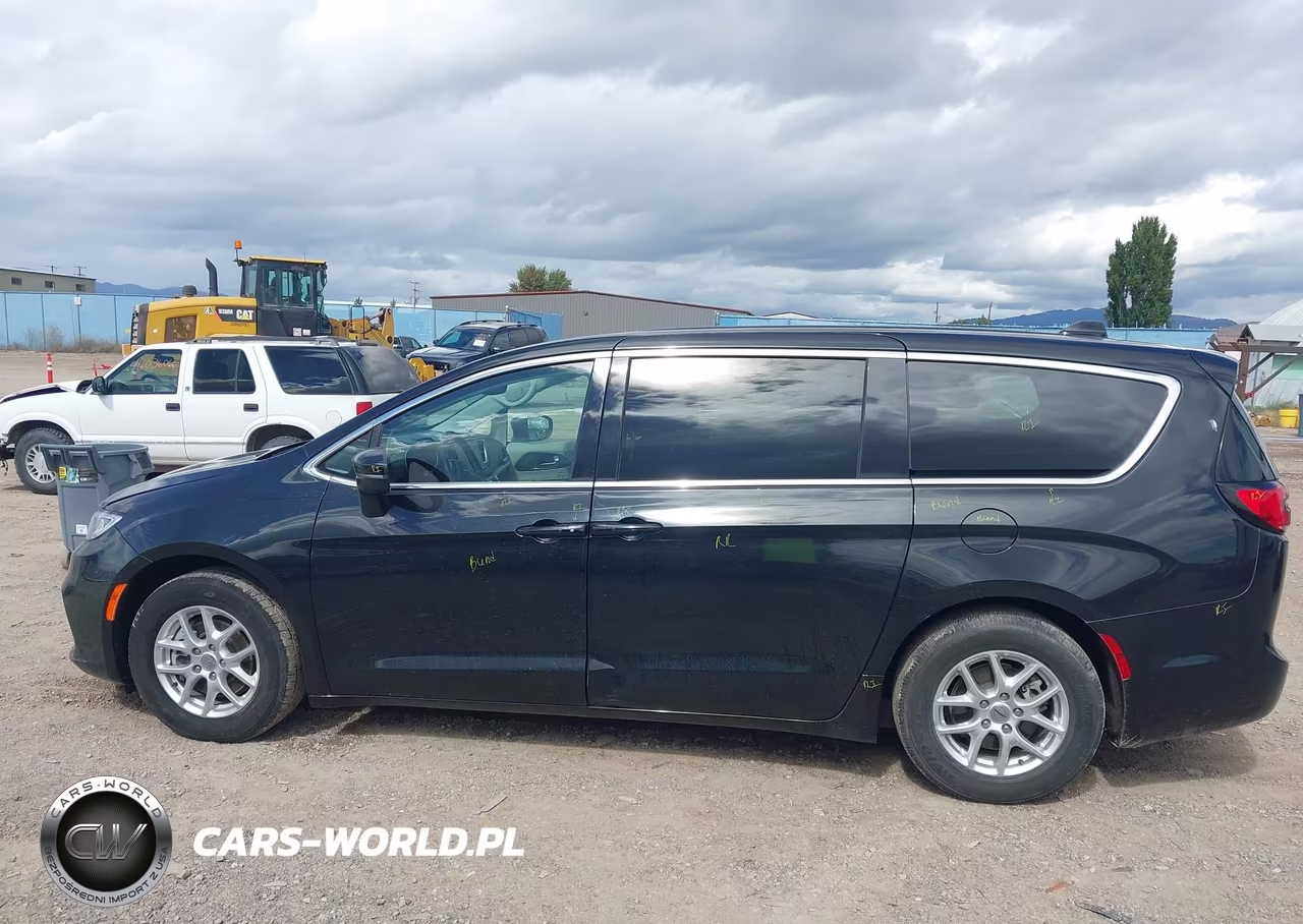 2023 Chrysler Pacifica Touring L VIN:2C4RC1BG4PR627184 - 14