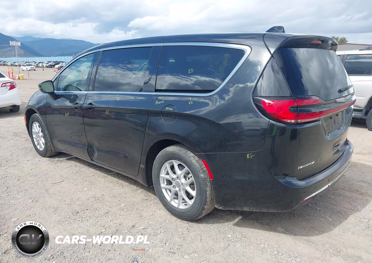 2023 Chrysler Pacifica Touring L VIN:2C4RC1BG4PR627184 - 3
