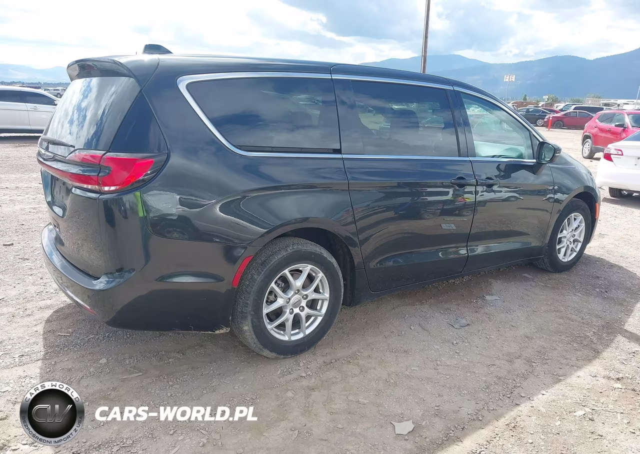 2023 Chrysler Pacifica Touring L VIN:2C4RC1BG4PR627184 - 4
