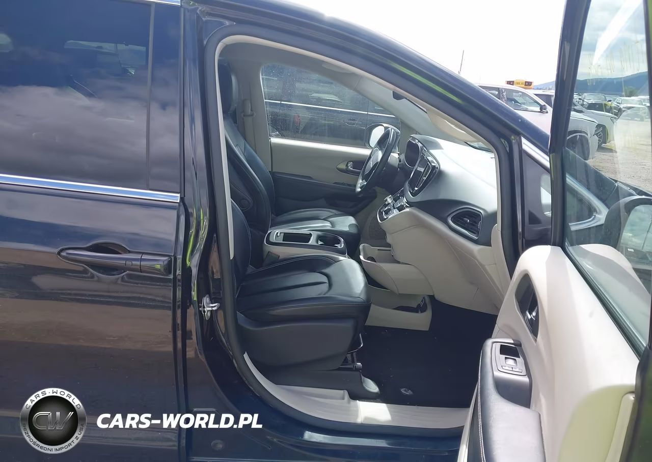 2023 Chrysler Pacifica Touring L VIN:2C4RC1BG4PR627184 - 5
