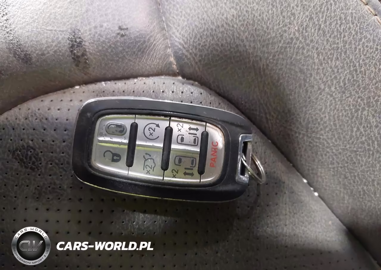 2020 Chrysler Pacifica Touring L VIN:2C4RC1BG3LR137572 - 10