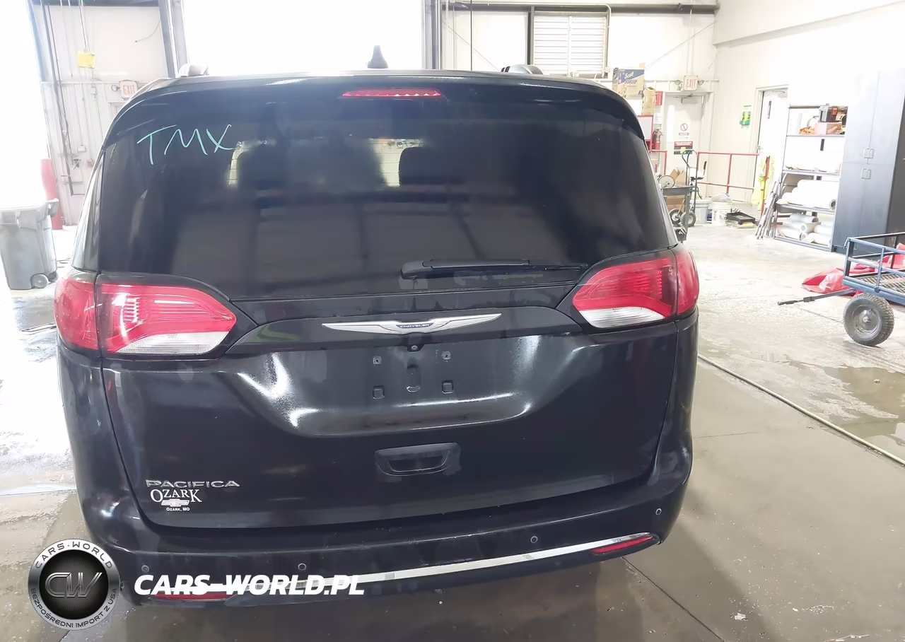 2020 Chrysler Pacifica Touring L VIN:2C4RC1BG3LR137572 - 15