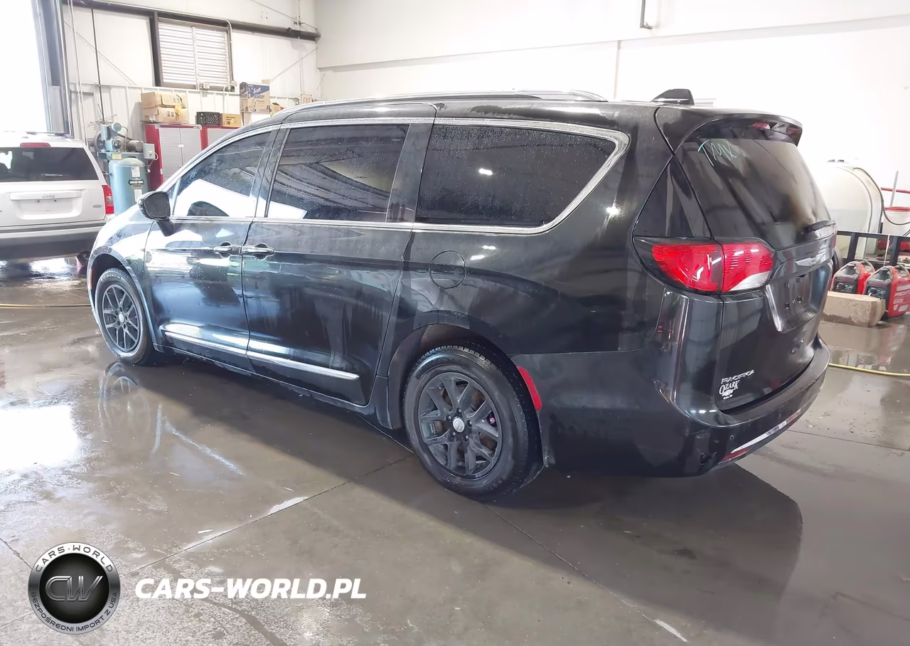 2020 Chrysler Pacifica Touring L VIN:2C4RC1BG3LR137572 - 3